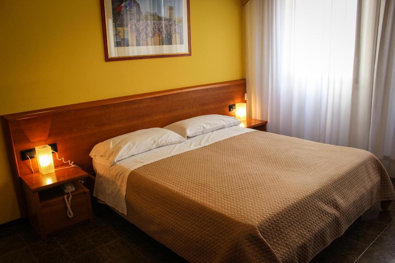 Hotel Centrale Este Kültér fotó