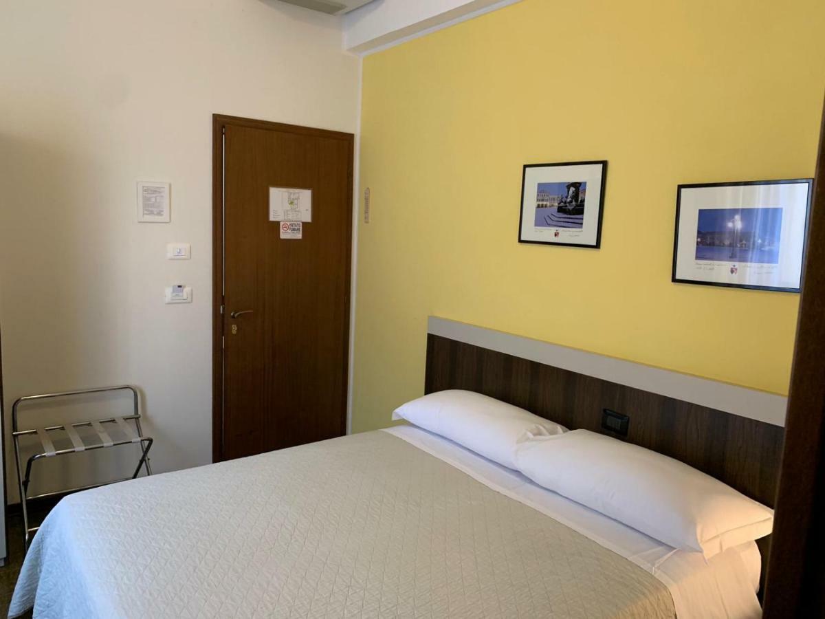 Hotel Centrale Este Kültér fotó