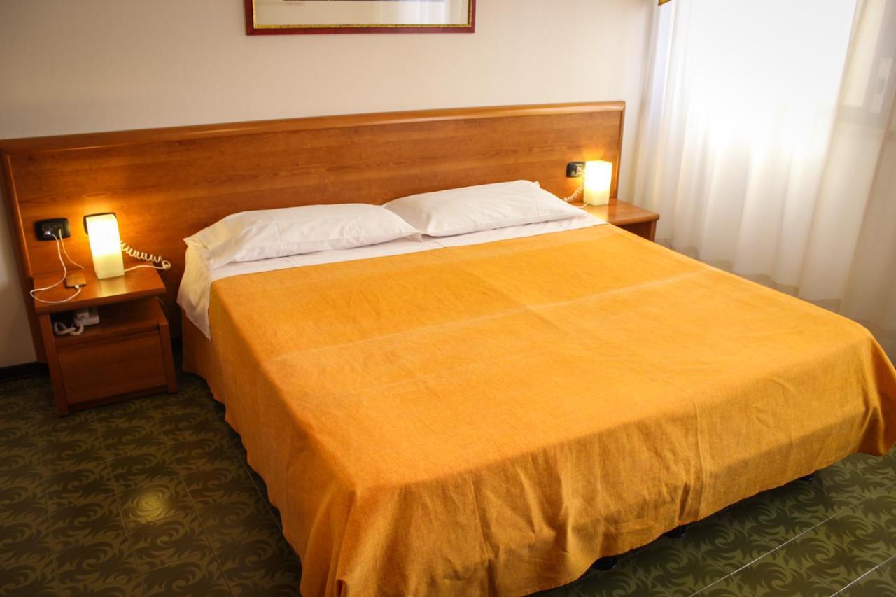 Hotel Centrale Este Kültér fotó