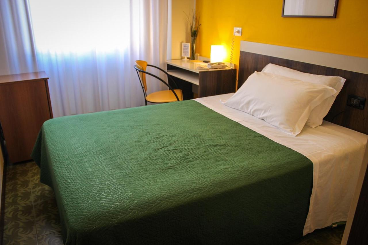 Hotel Centrale Este Kültér fotó