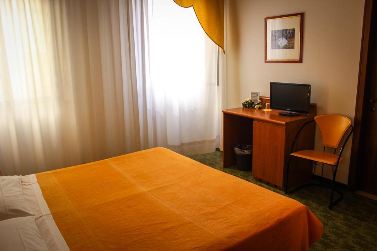 Hotel Centrale Este Kültér fotó