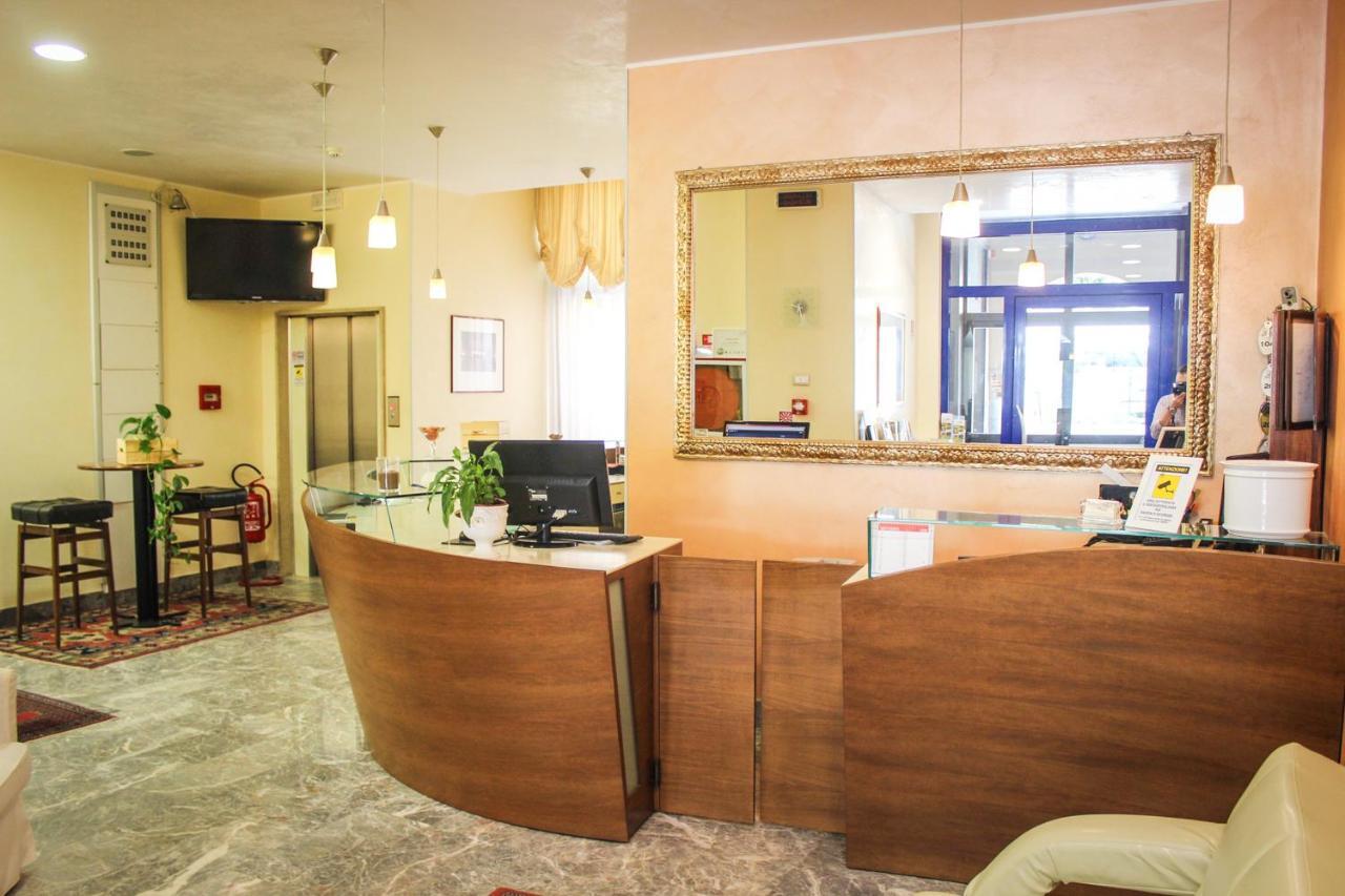 Hotel Centrale Este Kültér fotó