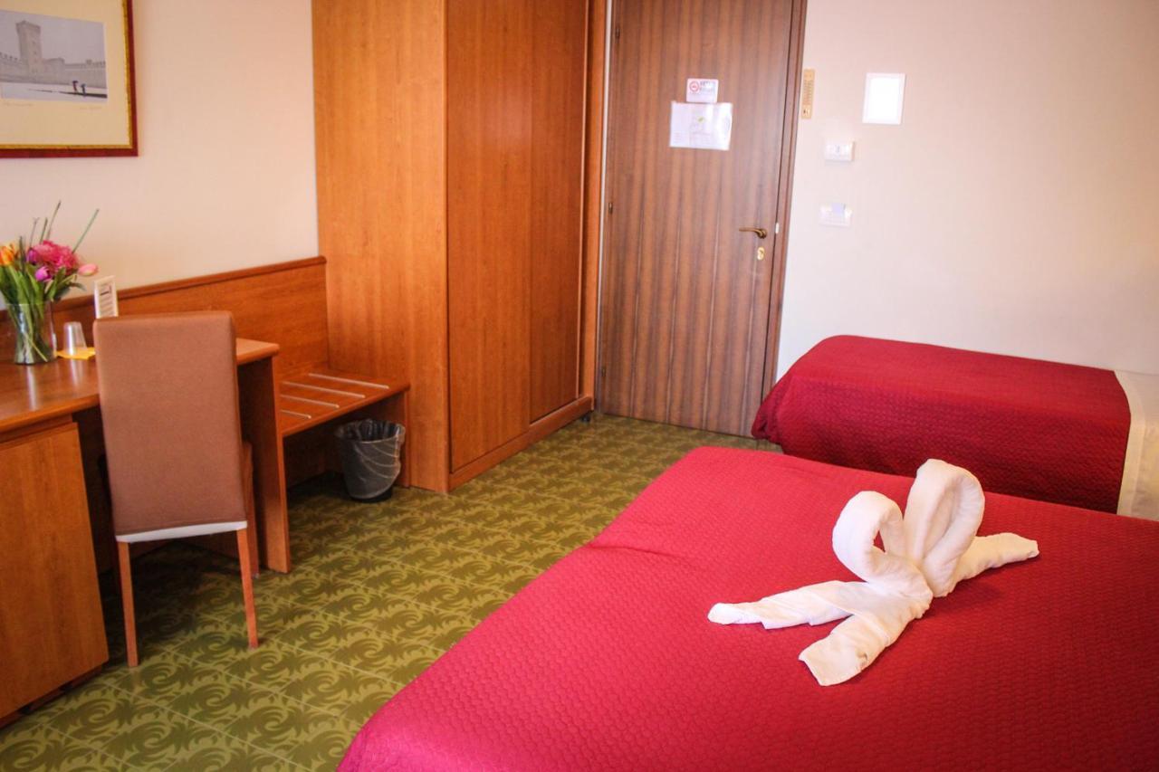Hotel Centrale Este Kültér fotó