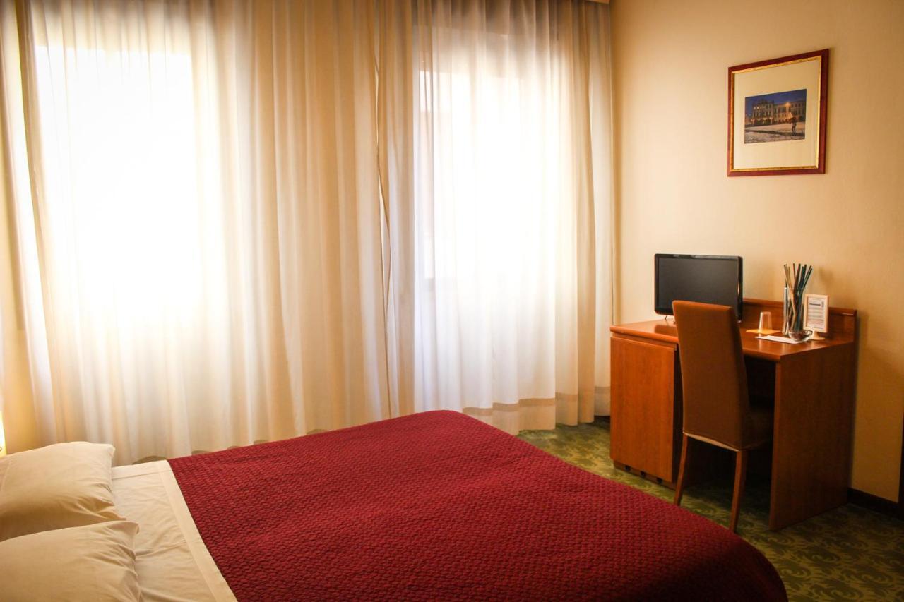 Hotel Centrale Este Kültér fotó