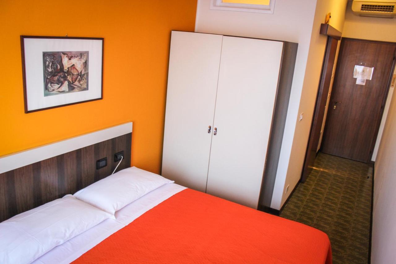 Hotel Centrale Este Kültér fotó